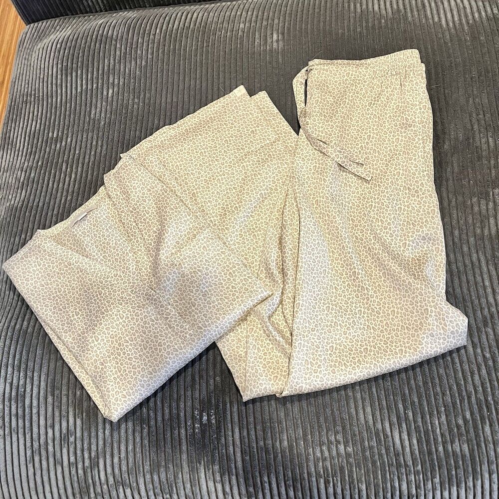 BAREFOOT DREAMS Washed Satin Pants And Top PJ Set  Small - Animal Print